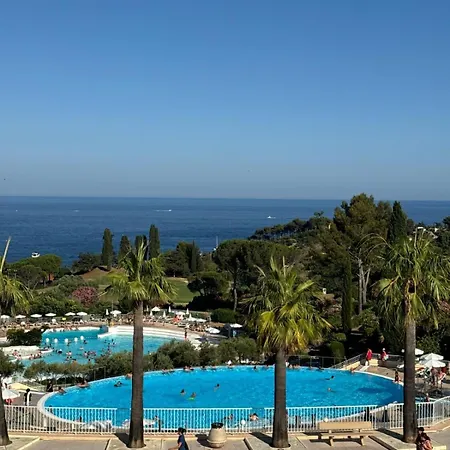 Casa de Férias Cap Esterel 2 Pieces Climatise Vue Et Piscines Ref E1 219