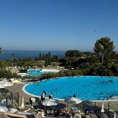 Cap Esterel 2 Pieces Climatise Vue Et Piscines Ref E1 219 Casa de Férias *